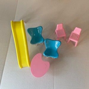 Barbie vacation villa parts slide, 4 chairs and table￼